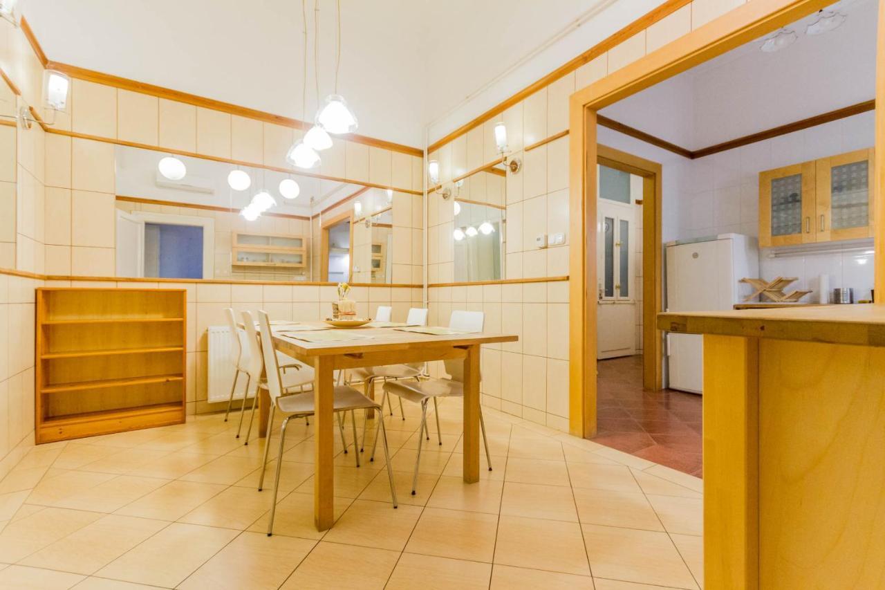 Friend Of Deak Ferenc Apartment Budapest Luaran gambar